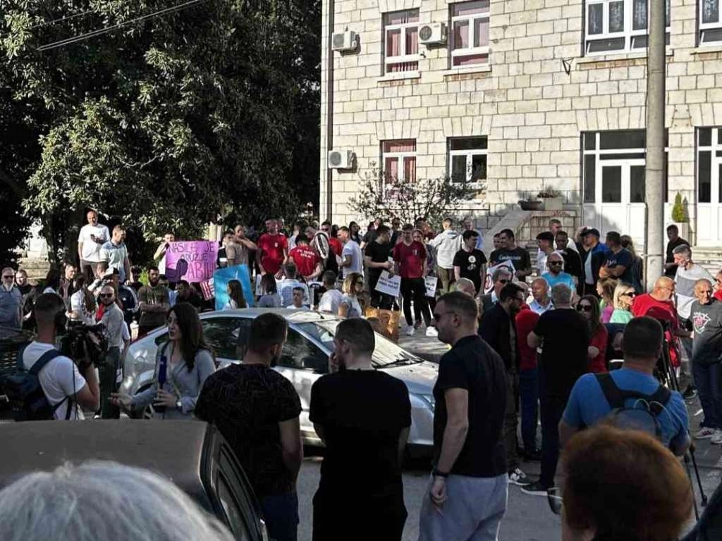 Građani Stoca prosvjedovali zbog napada na mladiće